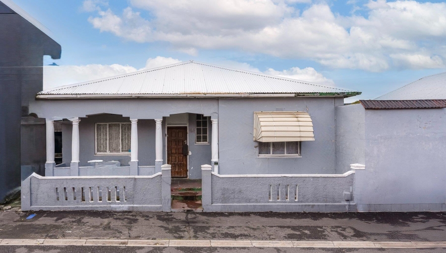 8 Bedroom Property for Sale in Maitland Western Cape